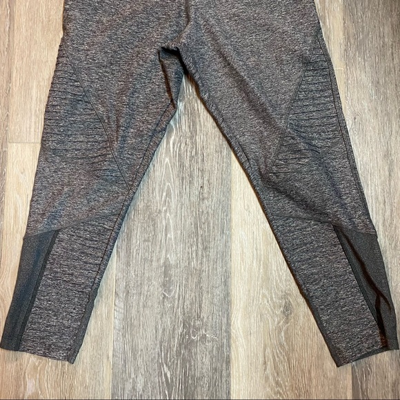 Pink Victoria’s Secret Ultimate Capris - Picture 9 of 9